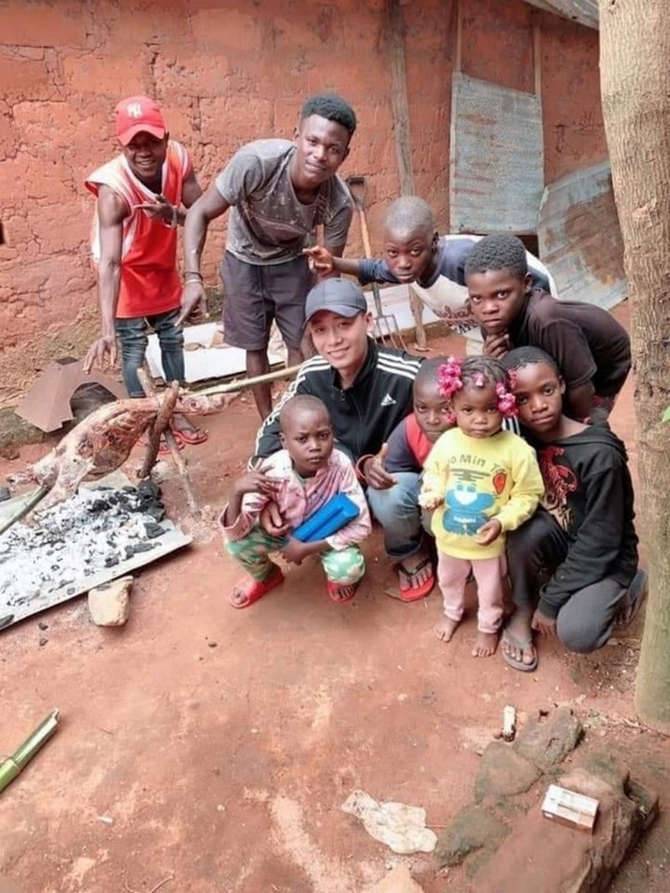 Youtuber xứ Nghệ ở lại châu Phi làm tình nguyện mùa dịch Covid-19 - 5 Youtuber xứ Nghệ ở lại châu Phi làm tình nguyện mùa dịch Covid-19 - 5