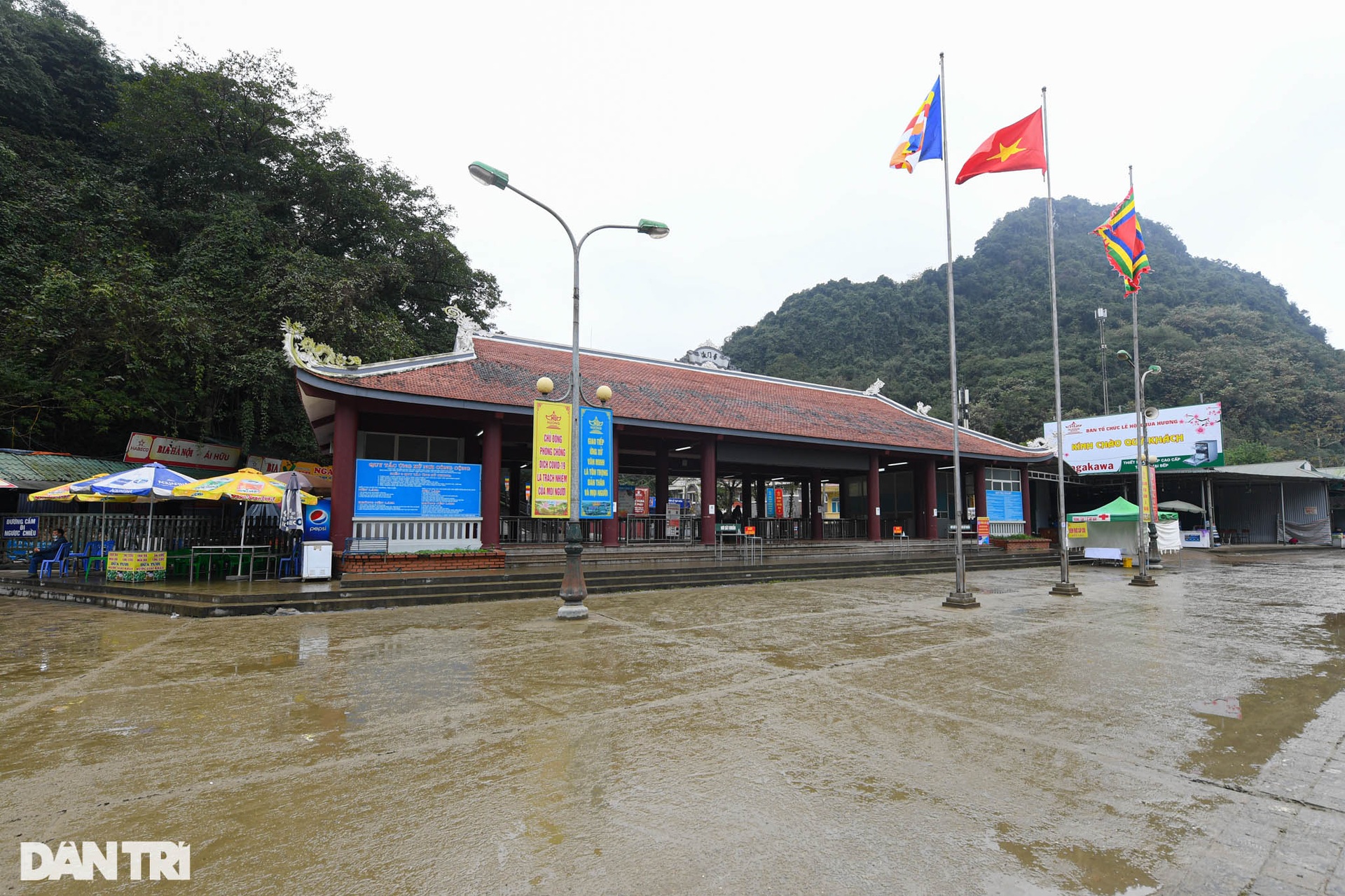 Hàng nghìn du khách trẩy hội chùa Hương trong ngày mở cửa thí điểm - 10 Hàng nghìn du khách trẩy hội chùa Hương trong ngày mở cửa thí điểm - 10