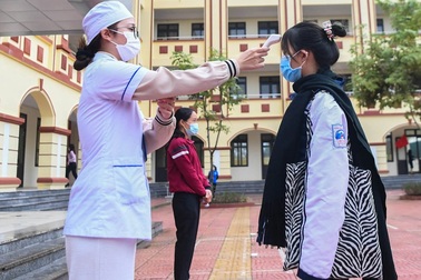 Hà Nội: Dự kiến tháng 12 cho học sinh THPT đi học trực tiếp tại trường