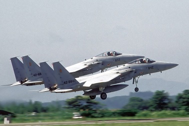 "So găng" các chiến đấu cơ ở Đông Bắc Á