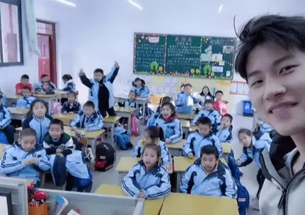 Trai nghèo từ chối lương trăm triệu, về vùng hẻo lánh làm điều bất ngờ - 3 Trai nghèo từ chối lương trăm triệu, về vùng hẻo lánh làm điều bất ngờ - 3