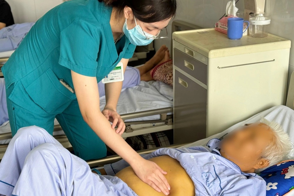 Men gan tăng 20 lần sau khi uống thuốc mua trên mạng - 1 Men gan tăng 20 lần sau khi uống thuốc mua trên mạng - 1
