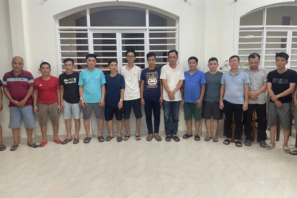 Triệt phá đường dây cá độ bóng đá liên tỉnh, quy mô hơn 350 tỷ đồng - 2 Triệt phá đường dây cá độ bóng đá liên tỉnh, quy mô hơn 350 tỷ đồng - 2