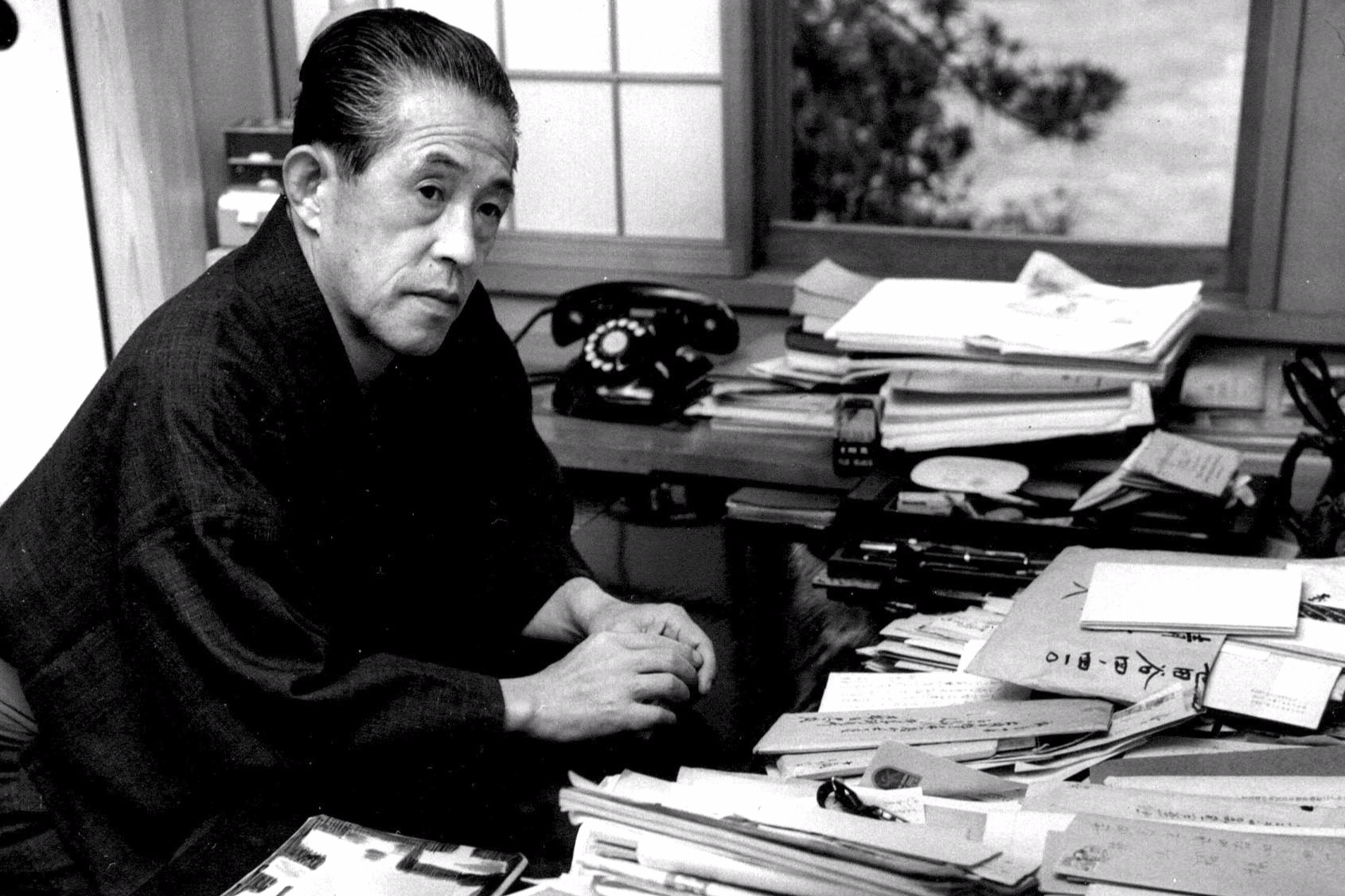 ສີຂອງຄວາມໂສກເສົ້າແລະຄຸນຄ່າຂອງມະນຸດໃນວັນນະຄະດີຂອງ Yasushi Inoue - 3 Màu của buồn thương và giá trị nhân sinh trong văn chương Yasushi Inoue - 3