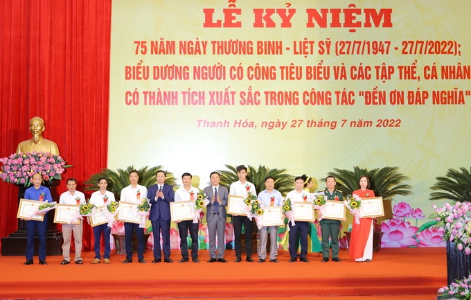 Lãnh đạo tỉnh Thanh Hóa trao tặng Bằng khen cho các tập thể có thành tích xuất sắc trong công tác “Đền ơn đáp nghĩa”