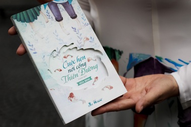 “Cuộc hẹn nơi cổng Thiên Đường” và nỗi cô đơn của dân phố thị