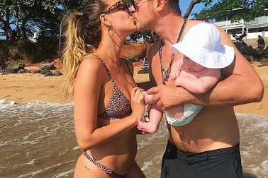 Robin Thicke cầu hôn bạn gái kém 17 tuổi