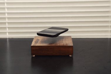 Thiết bị sạc giúp cho điện thoại bay "lơ lửng" có giá chưa tới 200 USD