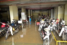 Sinh viên “méo mặt” vì mất vài triệu sửa xe ngập nước
