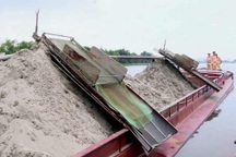 Cựu cán bộ công an ra giá 3 tỷ đồng để "bôi trơn" vụ hút cát lậu