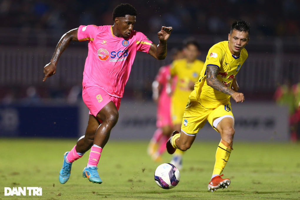 Công Phượng ghi bàn giúp HA Gia Lai đánh bại Sài Gòn FC - 3 Công Phượng ghi bàn giúp HA Gia Lai đánh bại Sài Gòn FC - 3