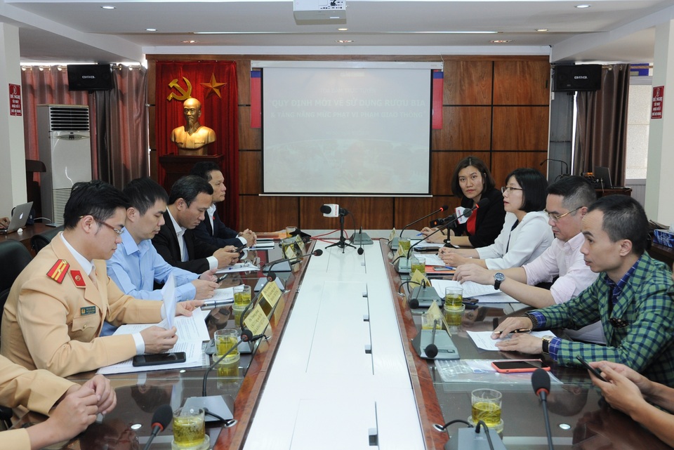“Chưa ai bị xử phạt nồng độ cồn mà nói uống siro hay ăn hoa quả” - 1 “Chưa ai bị xử phạt nồng độ cồn mà nói uống siro hay ăn hoa quả” - 1