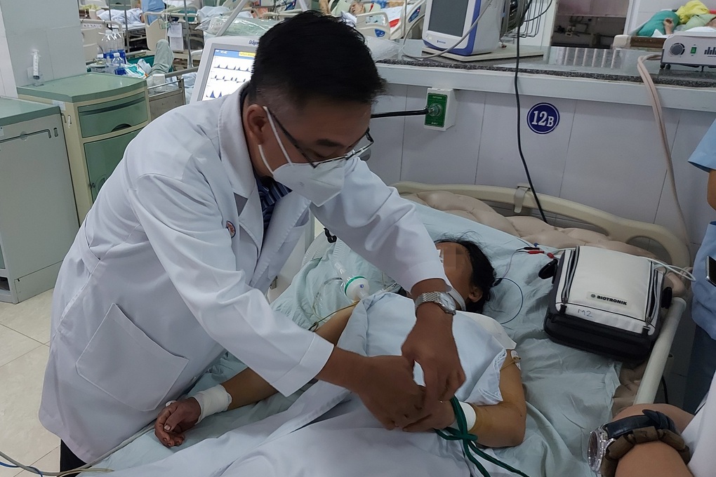 Vụ ăn cá muối ủ chua ngộ độc: 3 bệnh nhân dùng thuốc 8.000 USD giờ ra sao? - 2 Vụ ăn cá muối ủ chua ngộ độc: 3 bệnh nhân dùng thuốc 8.000 USD giờ ra sao? - 2