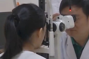 Mải chơi điện tử, cô gái Trung Quốc bị mù mắt