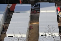 Hàn Quốc cấp tập biến công-ten-nơ thành bệnh viện đối phó "sóng" Covid-19