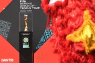 Cận cảnh chiếc cúp vàng World Cup nữ ra mắt tại Hà Nội