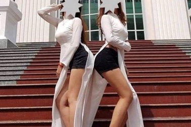 Hai nữ sinh Sư phạm mặc áo dài với quần đùi: Xem xét hình thức kỷ luật