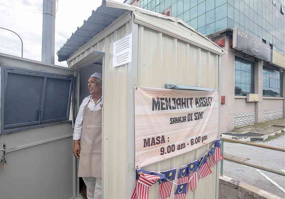 Người đàn ông sống một mình trong thùng container - 1 Người đàn ông sống một mình trong thùng container - 1