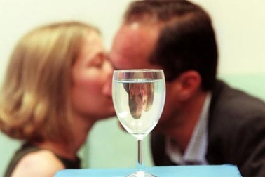 Cách phát hiện nhanh chất kích dục trong đồ uống