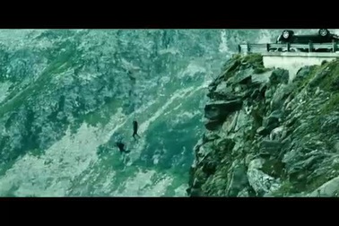 Clip leo núi tay không