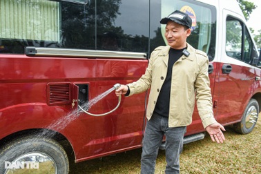 Chủ tịch tập đoàn làm "nhà di động" 1,7 tỷ để sống trên xe, đi dọc Bắc Nam