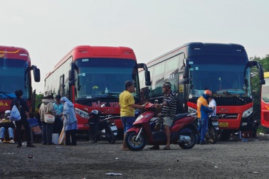 Nam tài xế bị đâm tại bãi xe ở TPHCM