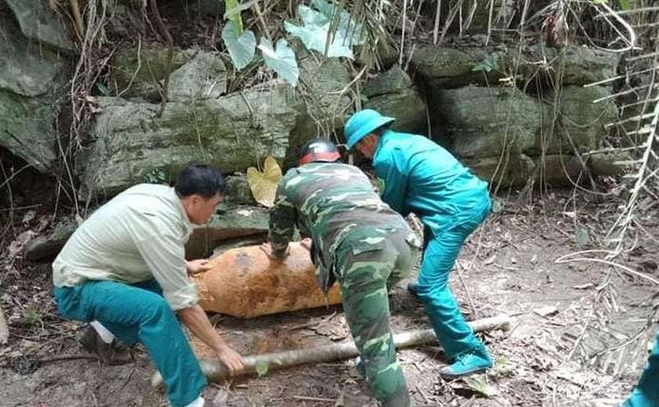 Phát hiện bom khủng 1,5 tạ dưới lòng đất - 2 Phát hiện bom khủng 1,5 tạ dưới lòng đất - 2
