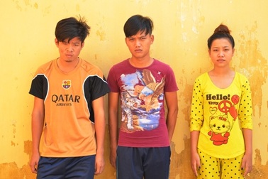 Nữ tiếp viên gọi hội đâm chết khách hát karaoke