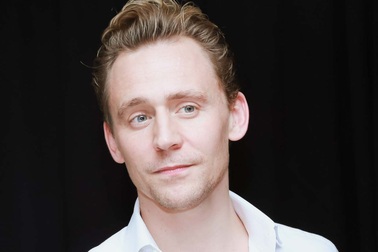 “Nam thần” Tom Hiddleston: “Tôi từng mong ước đến Việt Nam năm 19 tuổi”