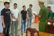 Nhóm thanh niên mang kiếm vào quán karaoke ở Đà Nẵng để trả thù