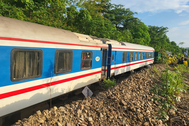 Tàu SE trật bánh, đường sắt Bắc - Nam bị gián đoạn