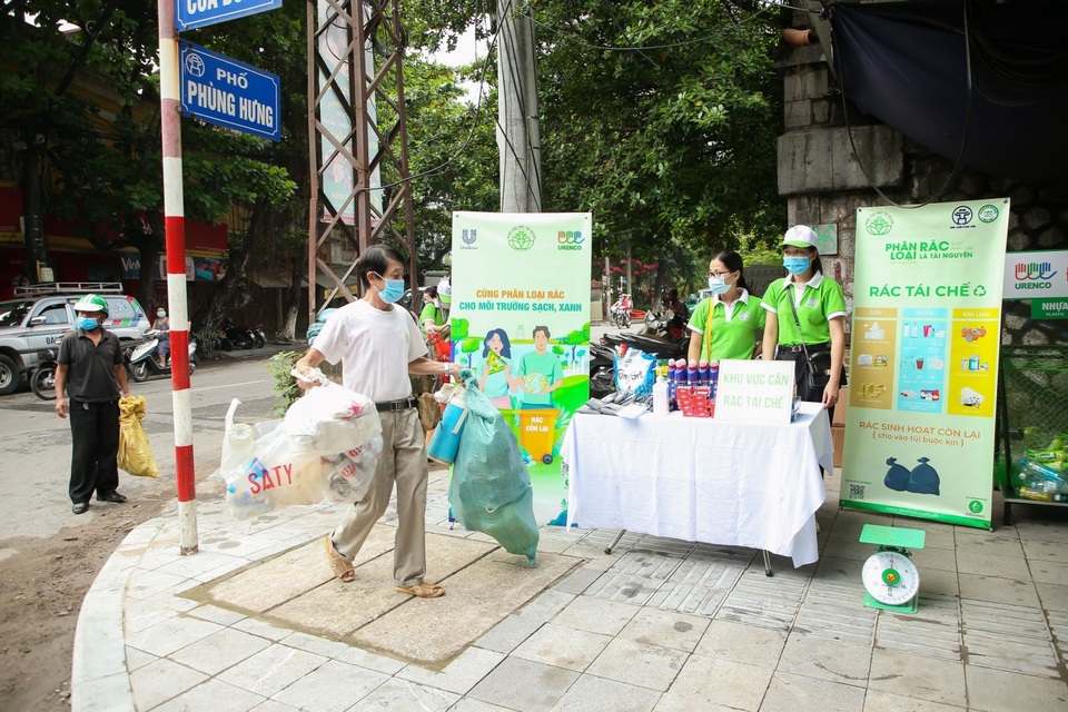 Unilever và URENCO gỡ nút thắt cho Hà Nội phân loại rác tại nguồn - 1 Unilever và URENCO gỡ nút thắt cho Hà Nội phân loại rác tại nguồn - 1