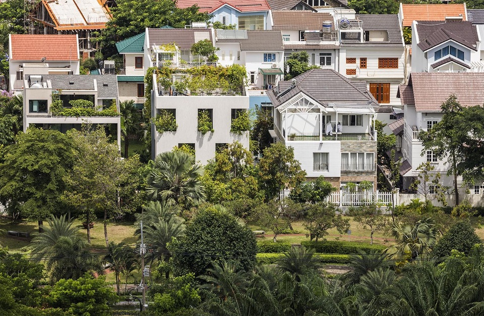 Nhà 3 tầng ở Sài Gòn khiến báo Tây bất ngờ vì đẹp như rừng nhiệt đới - 1 Nhà 3 tầng ở Sài Gòn khiến báo Tây bất ngờ vì đẹp như rừng nhiệt đới - 1