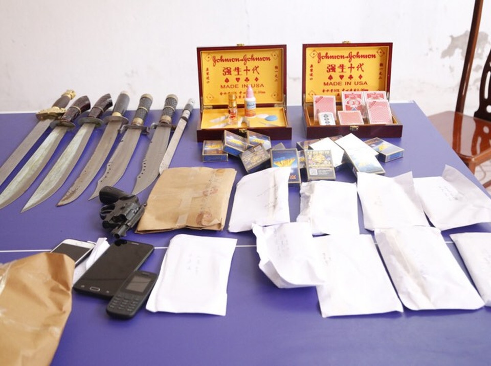 Phá sới bạc “khủng” cùng nhiều hàng nóng - 2 Phá sới bạc “khủng” cùng nhiều hàng nóng - 2