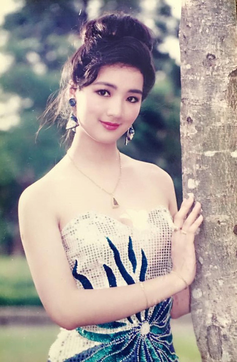 Ảnh thanh xuân đẹp nao lòng của những “Nữ hoàng ảnh lịch Việt” - 23 Ảnh thanh xuân đẹp nao lòng của những “Nữ hoàng ảnh lịch Việt” - 23