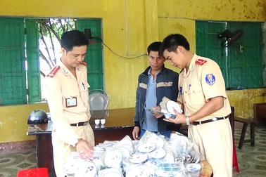 Bắt vụ vận chuyển 1.700 đĩa lậu có nội dung đồi truỵ