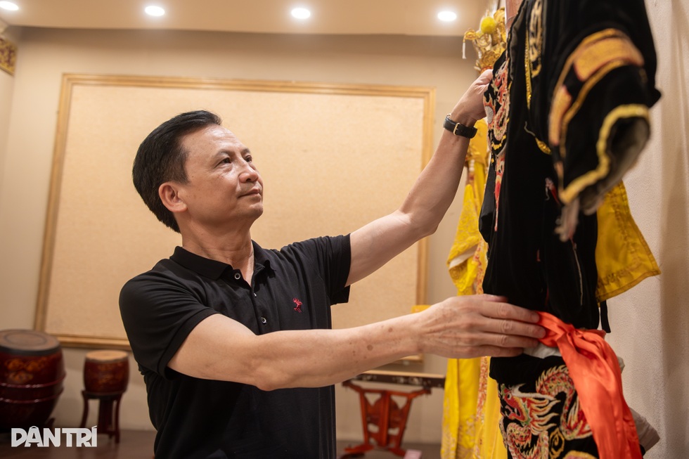 Nghệ sĩ Tuồng làm MC đám cưới, bán đồ ăn, rạp chỉ có 50 khán giả đến xem - 1 Nghệ sĩ Tuồng làm MC đám cưới, bán đồ ăn, rạp chỉ có 50 khán giả đến xem - 1