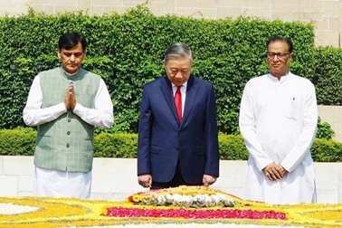 Tổng Bí thư, Chủ tịch nước Tô Lâm đặt vòng hoa tưởng niệm Mahatma Gandhi
