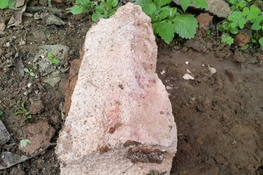 Cỗ quan tài cổ nặng nửa tấn: Đáng tiếc khi phần quách bị phá vỡ