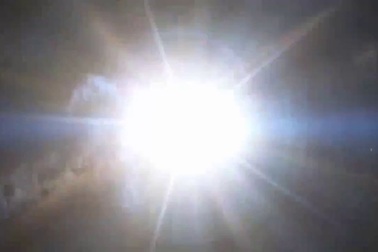 Cuộc sống giàu sang của Hoàng tử điển trai 9X