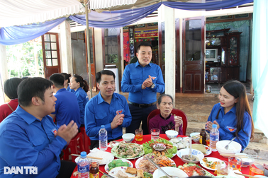 "Mang cho Mẹ một nụ cười là tiếp thêm cho Mẹ niềm vui"