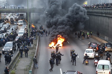 Biểu tình rúng động nước Pháp trong Ngày thứ Ba đen tối