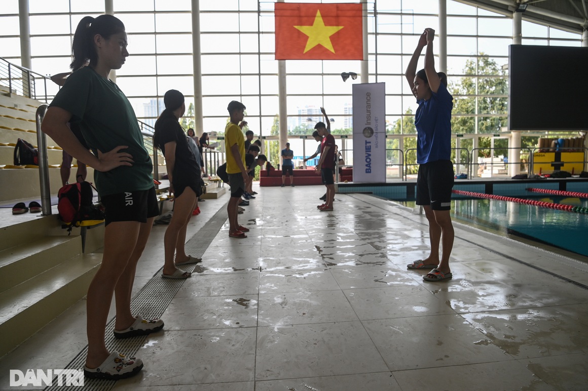 Các kình ngư tuyển bơi Việt Nam căng mình tập luyện trên đường đua xanh - 2 Các kình ngư tuyển bơi Việt Nam căng mình tập luyện trên đường đua xanh - 2
