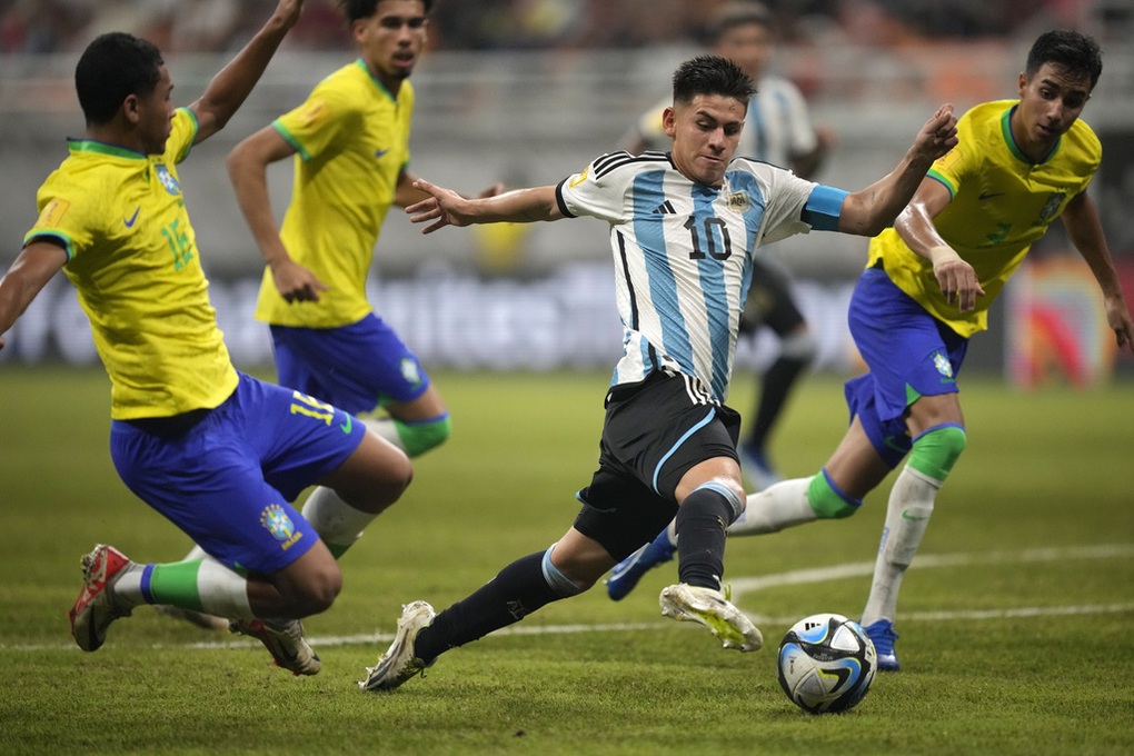 Đàn em của Messi thắng đậm Brazil ở sân chơi World Cup - 2 Đàn em của Messi thắng đậm Brazil ở sân chơi World Cup - 2