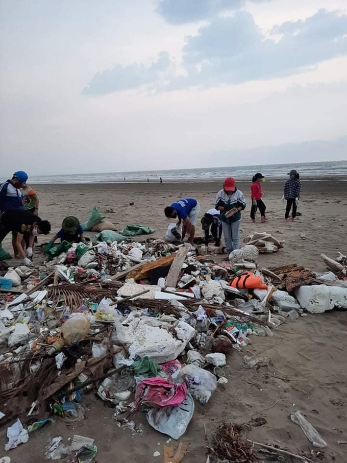 Người phụ nữ cùng chồng "vác tù và hàng tổng", gửi con mắc bệnh hiểm nghèo đi... nhặt rác - Ảnh 6.