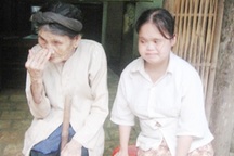 Người phụ nữ "gánh" chồng liệt, con đao, mẹ mù  