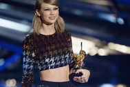 Taylor Swift thắng lớn tại lễ trao giải VMAs 2015