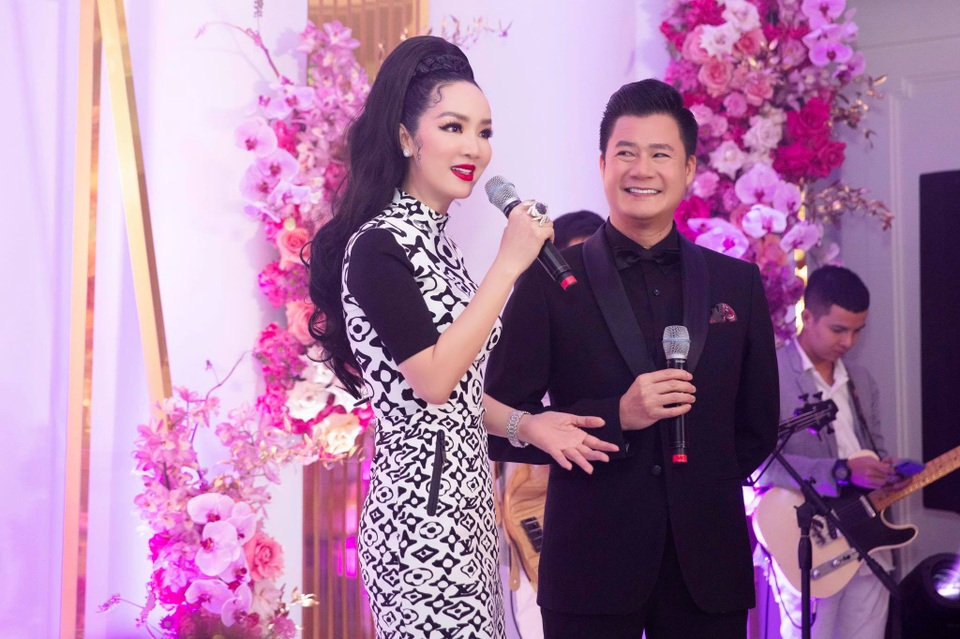 Hoa hậu U50 Giáng My khoe vẻ đẹp thách thức thời gian - 5 Hoa hậu U50 Giáng My khoe vẻ đẹp thách thức thời gian - 5