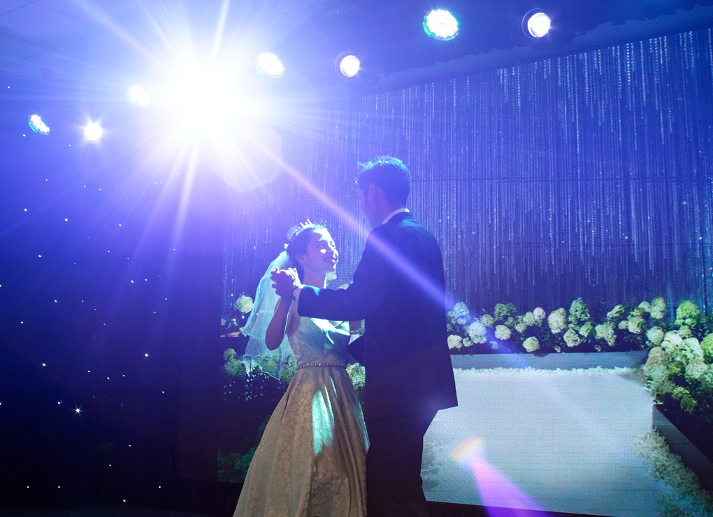 Sinh viên tổ chức lễ cưới như thật trong trường học - 2