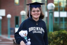 Cô bé 12 tuổi đã tốt nghiệp đại học